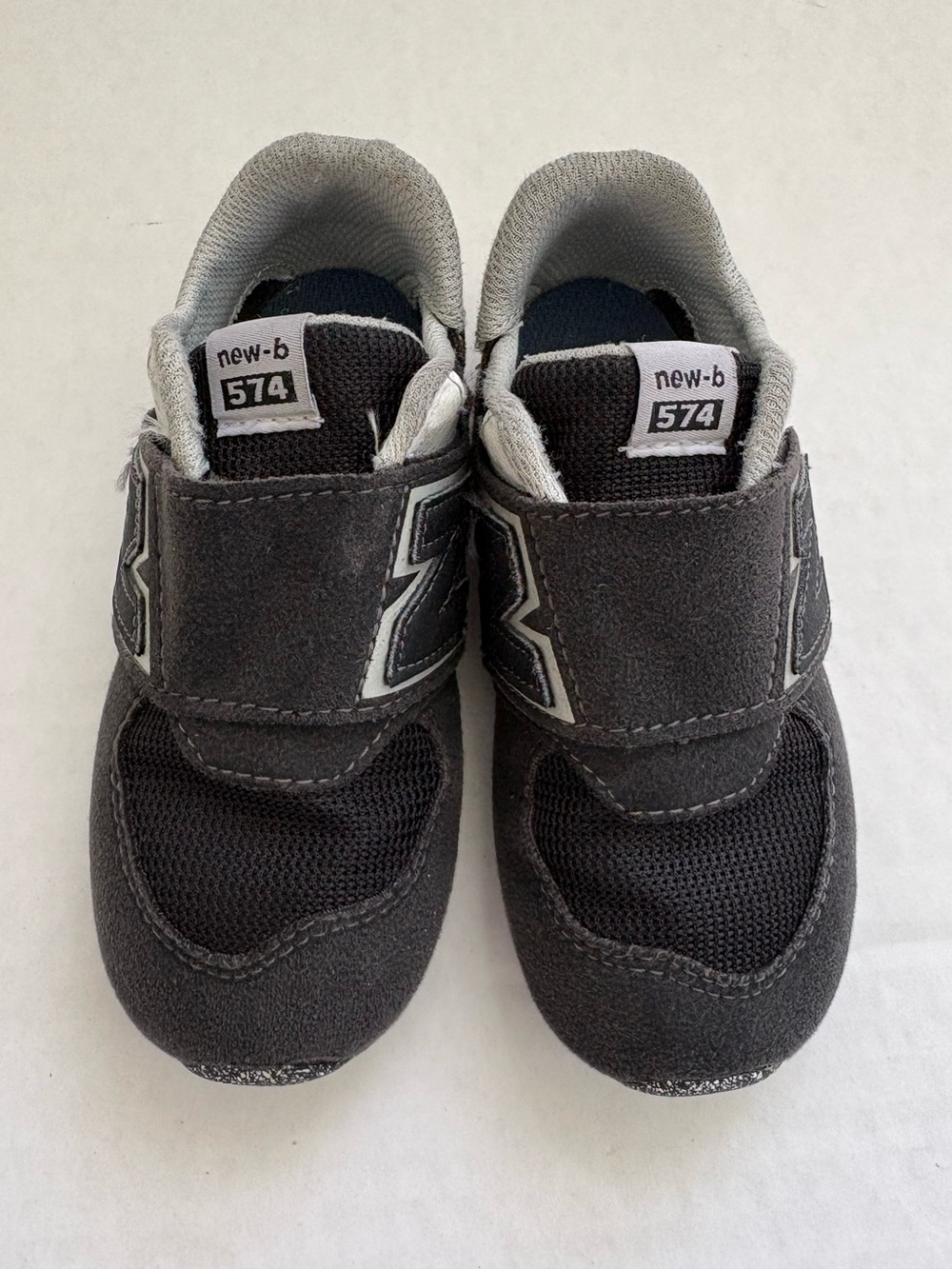 New Balance 574 NEW-B Hook & Loop Black Toddler Boys Sneakers Sz 8.5M Athletic - Picture 2 of 7
